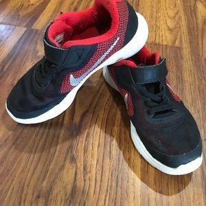 Nike Revolution 3 running shoe size 12.5